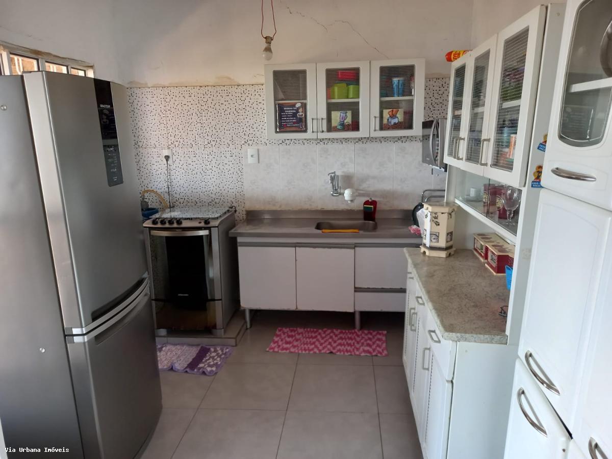 Casa à venda com 3 quartos, 390m² - Foto 1