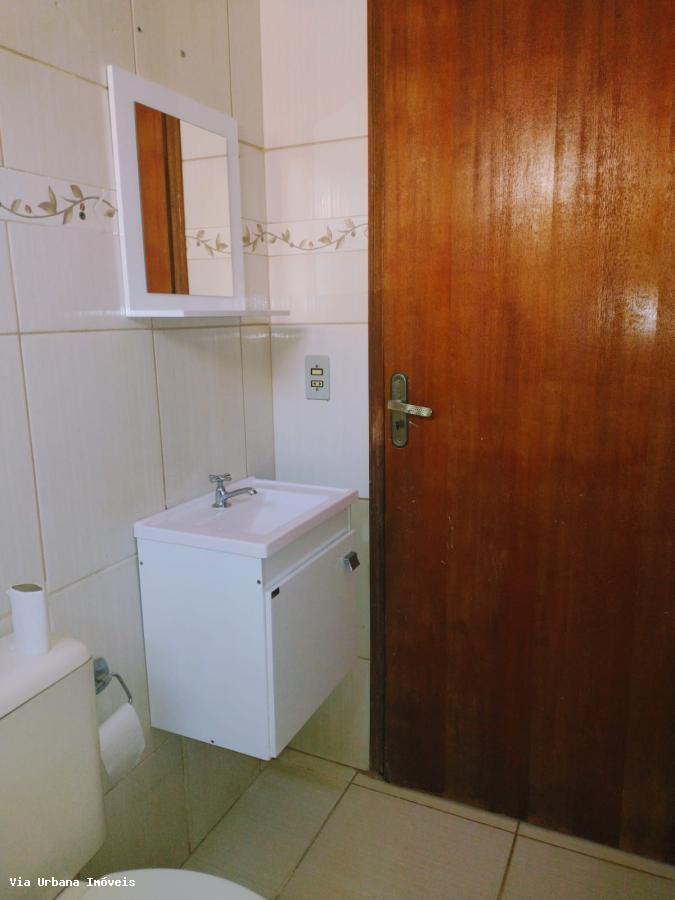 Casa à venda com 3 quartos, 198m² - Foto 2