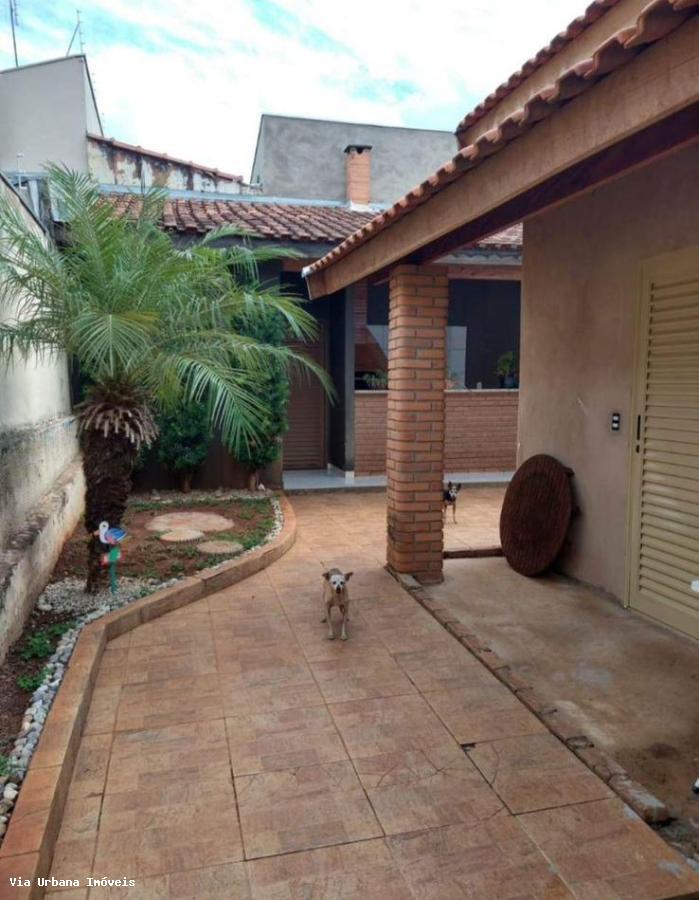 Casa à venda com 3 quartos, 300m² - Foto 2