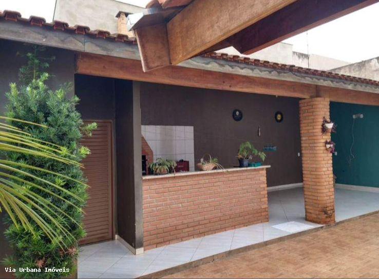 Casa à venda com 3 quartos, 300m² - Foto 3