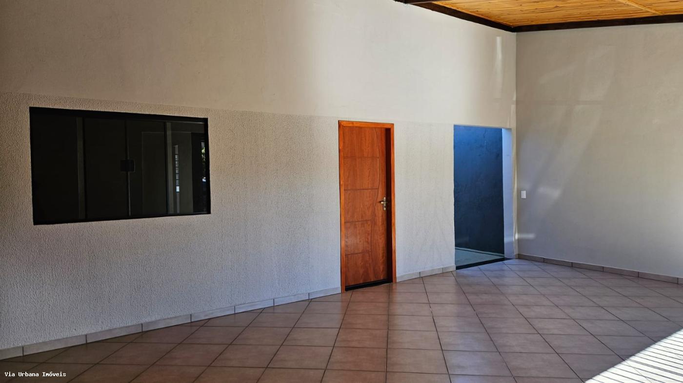 Casa à venda com 4 quartos, 200m² - Foto 2