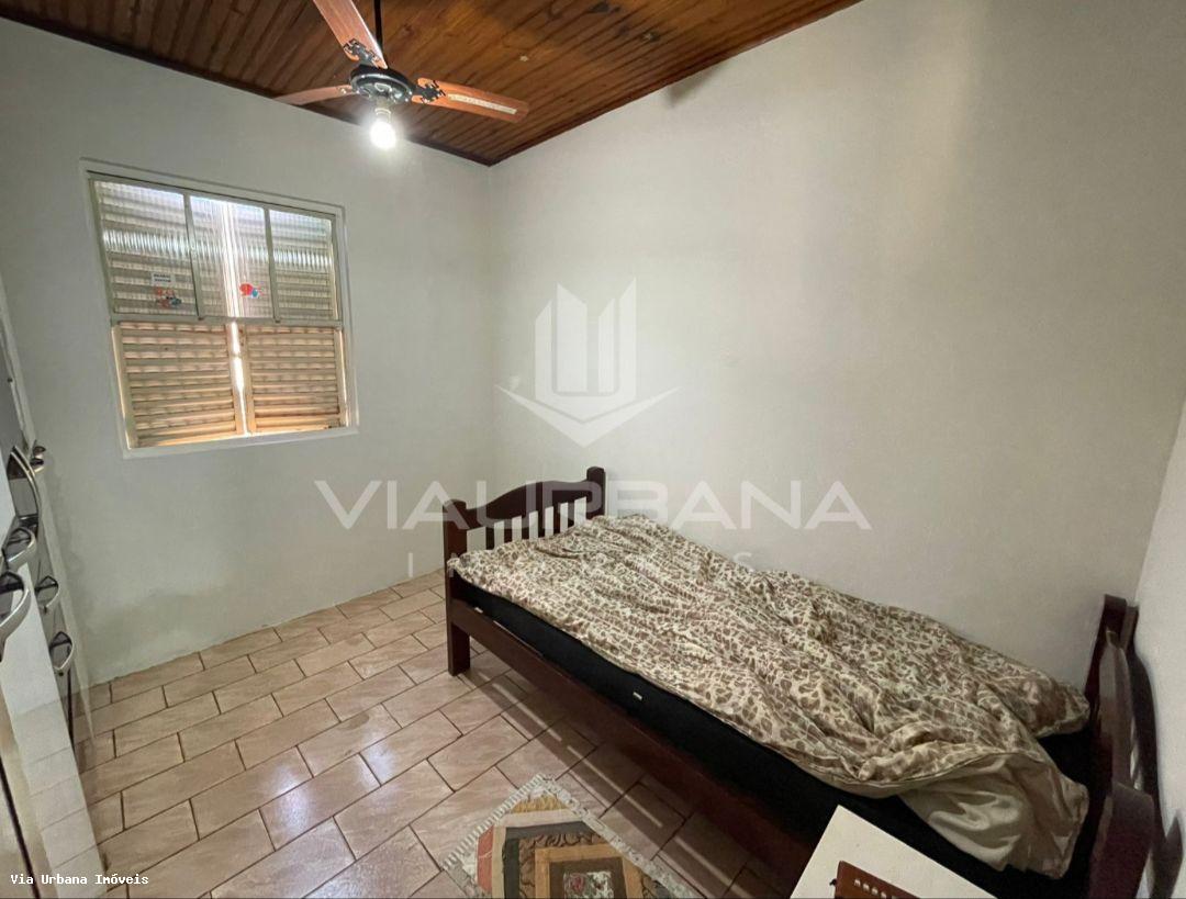 Casa à venda com 4 quartos, 200m² - Foto 2