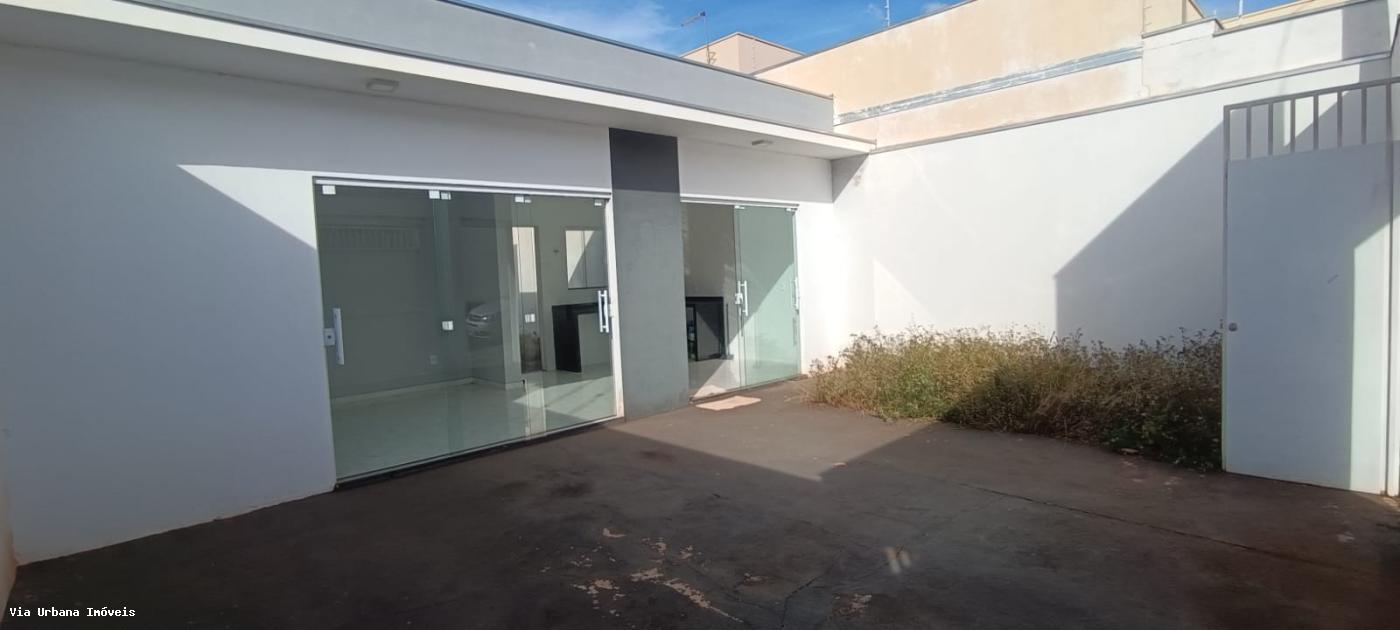 Casa à venda com 2 quartos, 70m² - Foto 1