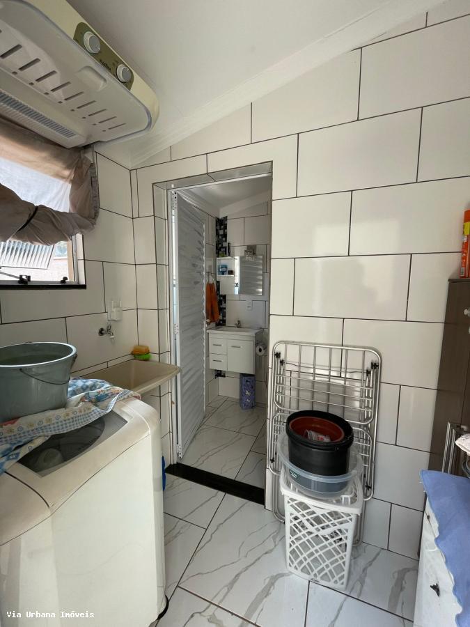 Casa à venda com 3 quartos, 200m² - Foto 2