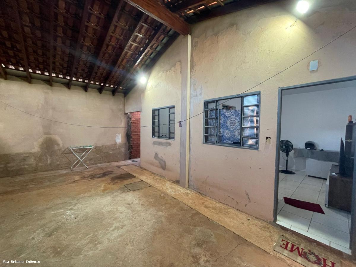 Casa à venda com 2 quartos, 240m² - Foto 3