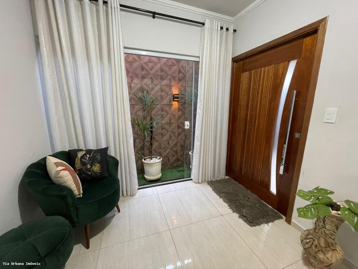 Casa à venda com 2 quartos, 140m² - Foto 2