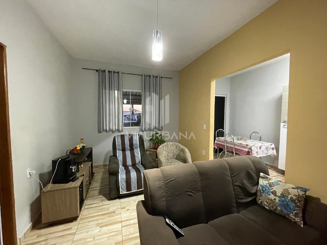 Casa à venda com 2 quartos, 250m² - Foto 1