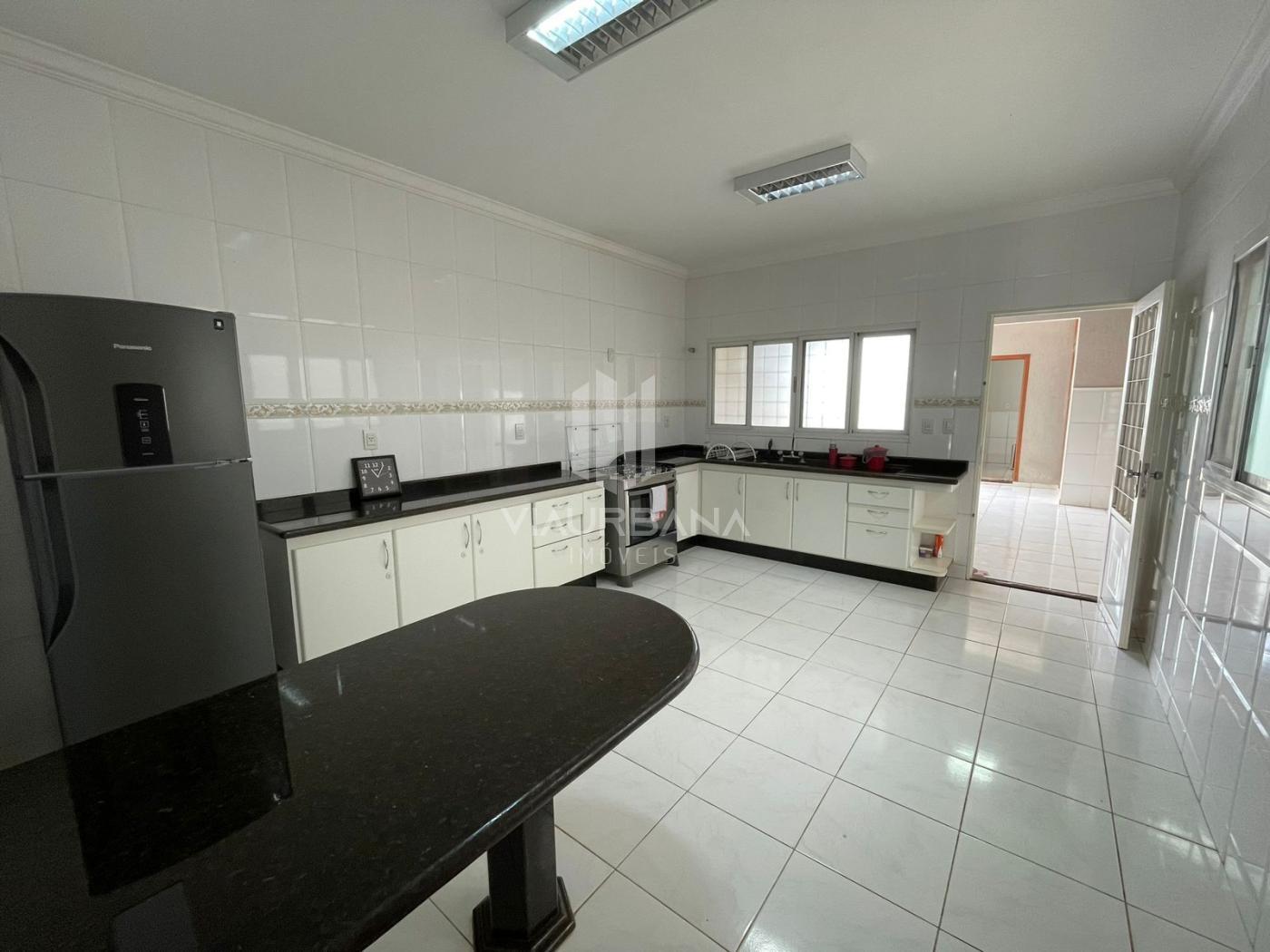 Casa à venda com 3 quartos, 360m² - Foto 11