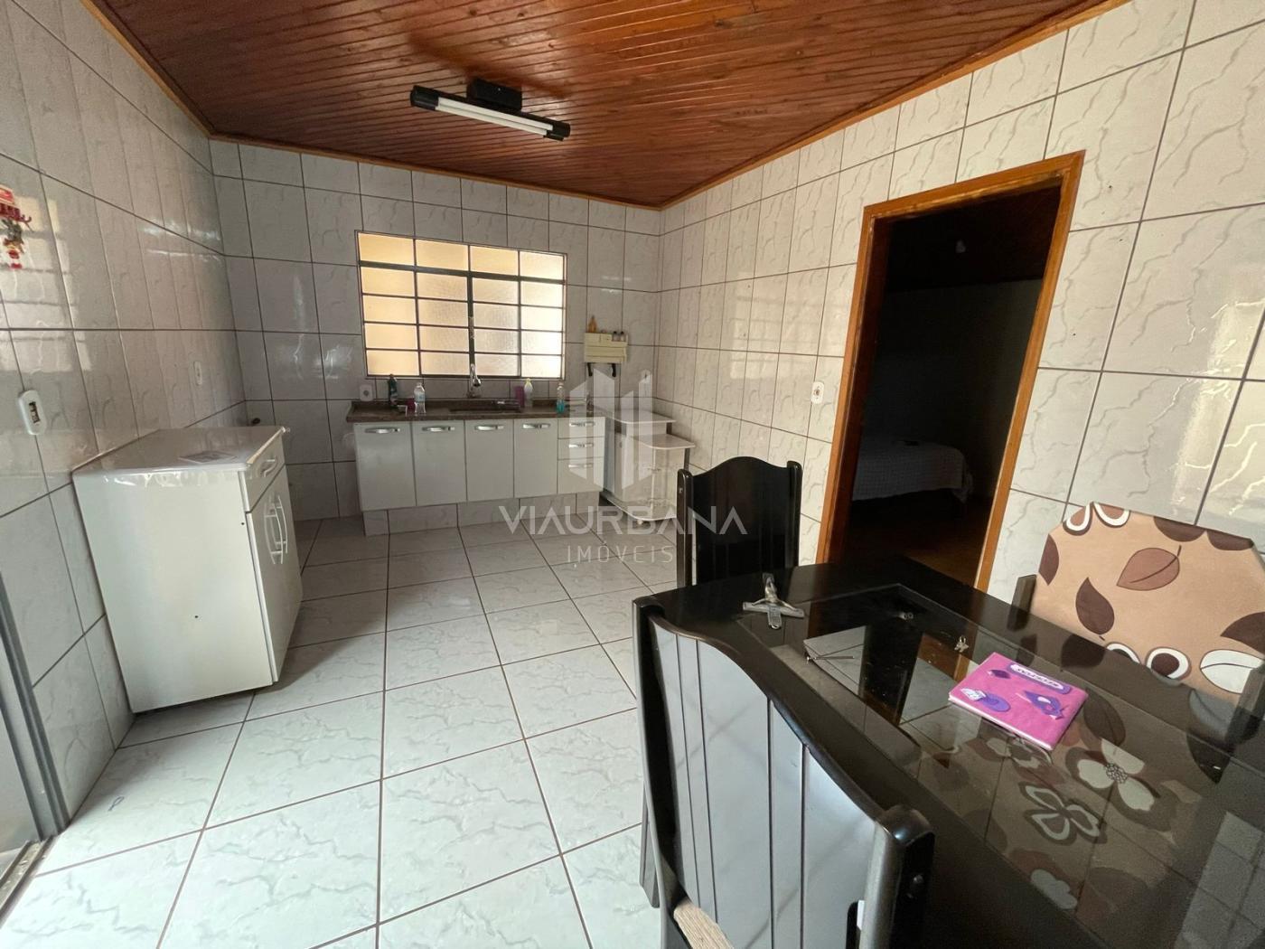 Casa à venda com 2 quartos, 200m² - Foto 1