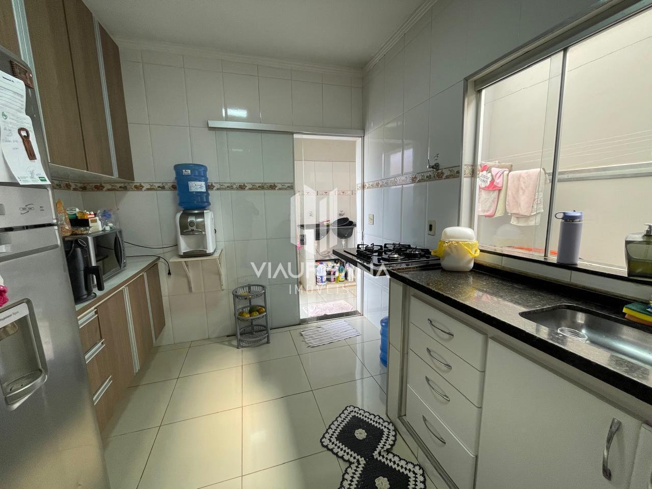 Casa à venda com 3 quartos, 250m² - Foto 4