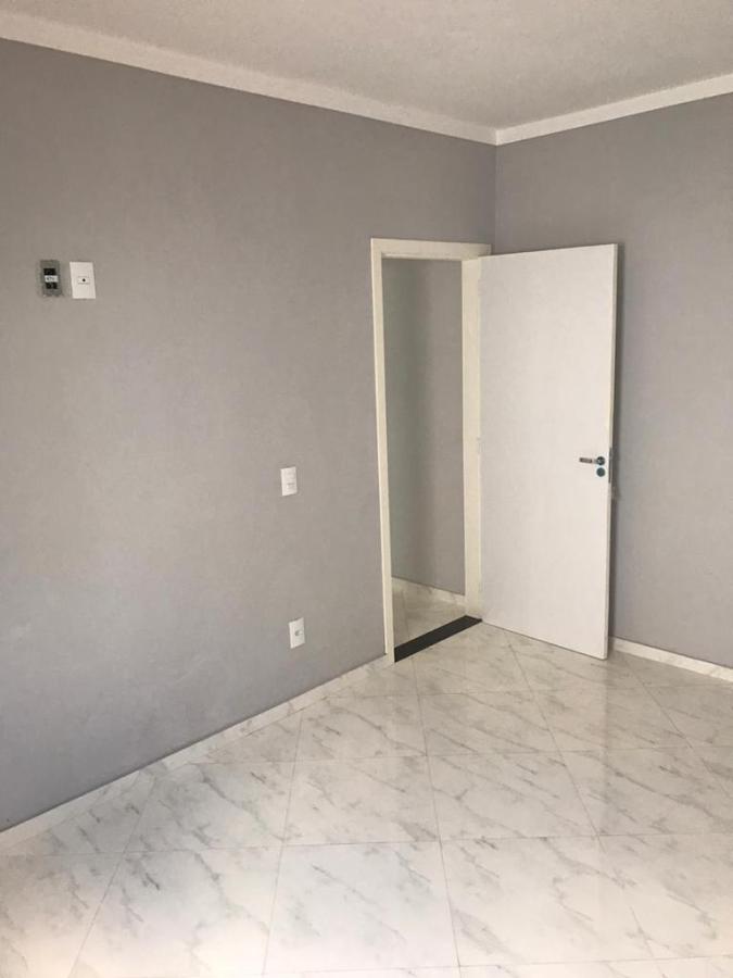 Casa à venda com 2 quartos, 70m² - Foto 12