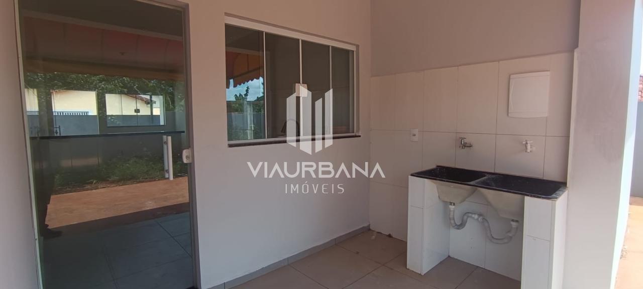 Casa à venda com 2 quartos, 200m² - Foto 1